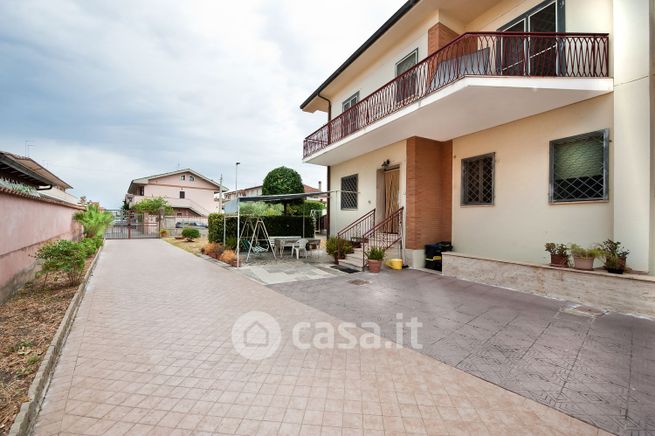 Casa bi/trifamiliare in residenziale in Via Lerici 6