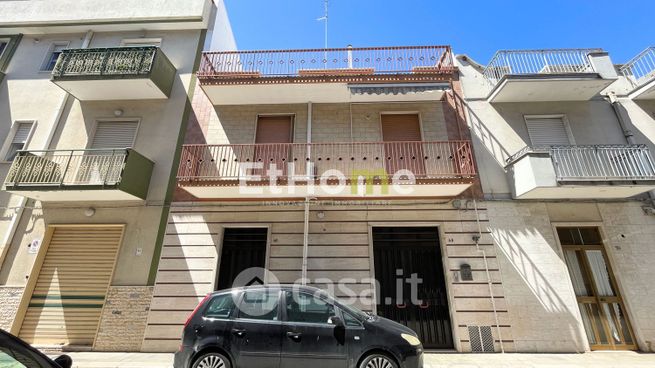 Casa indipendente in residenziale in Via Mosca 48