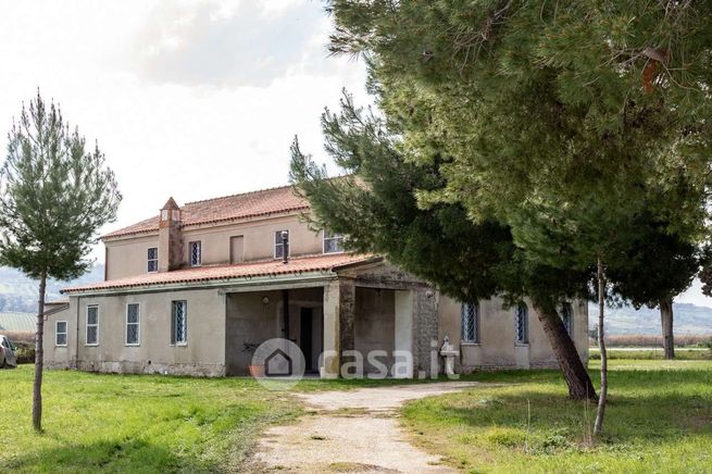 Casa indipendente in residenziale in 