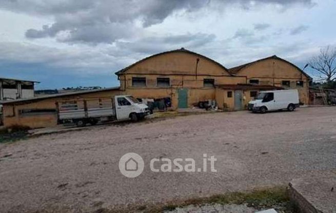 Capannone in commerciale in Via dell'Arte Tessile