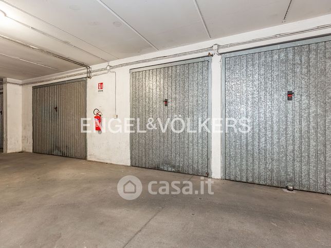 Box/posto auto in residenziale in Via Milano