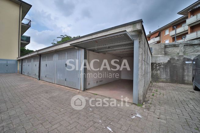 Box/posto auto in residenziale in Via dei Mille 11