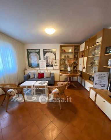 Casa bi/trifamiliare in residenziale in Via Aurelia Sud 300