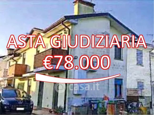 Villetta a schiera in residenziale in Via Volturno 55