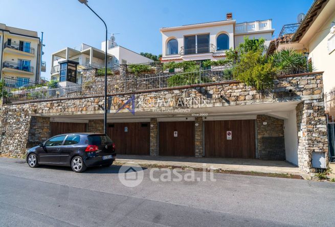Villa in residenziale in Via Sant'Elmo