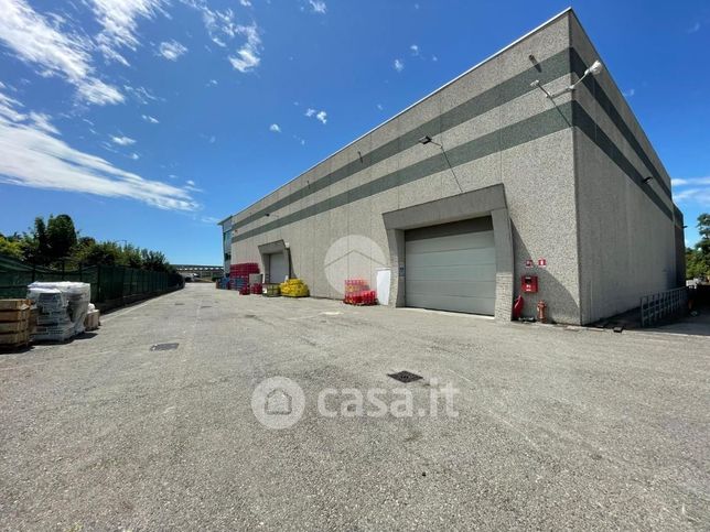 Capannone in commerciale in Via Grinetta