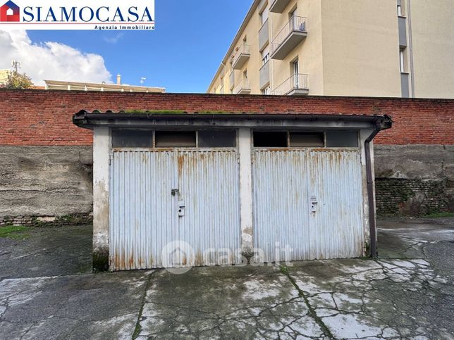 Garage/posto auto in residenziale in Via Tortona 82