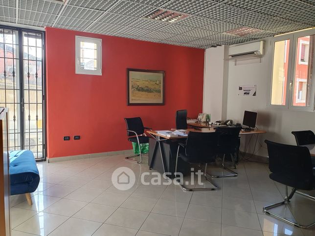 Ufficio in commerciale in 