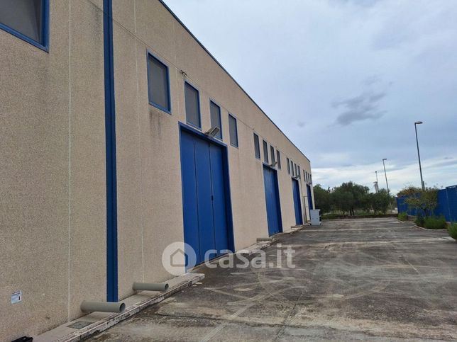Capannone in commerciale in Via Manfredonia 63