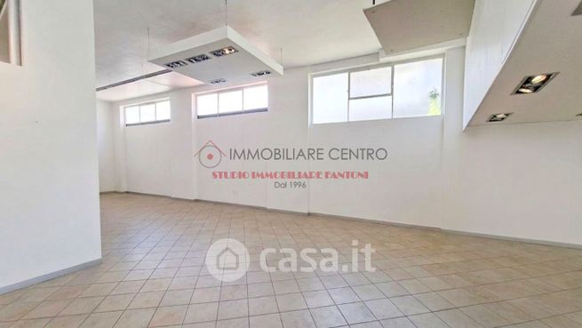 Capannone in commerciale in Largo Risorgimento