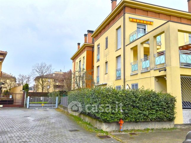 Box/posto auto in residenziale in Via Archimede 12