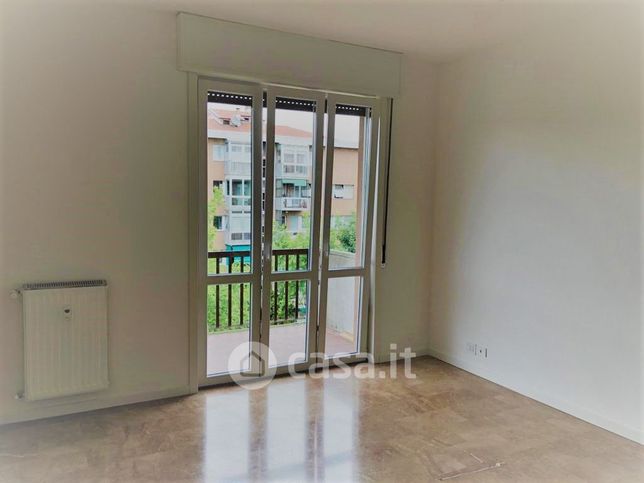 Appartamento in residenziale in Via Leopardi 16