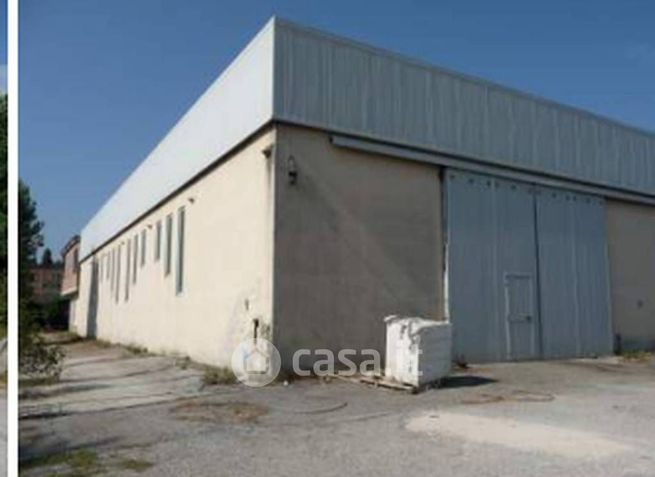 Capannone in commerciale in Via della vecchia fornace