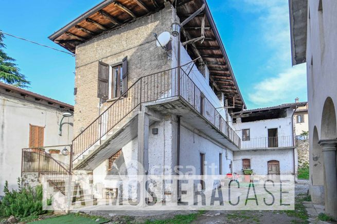 Casa indipendente in residenziale in Via Fratelli Epis 4