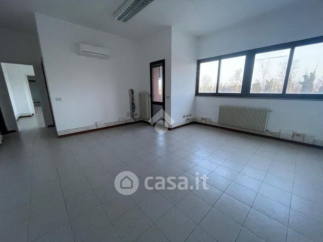 Ufficio in commerciale in Via Gramsci 1