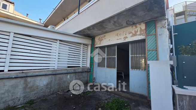 Capannone in commerciale in Via Raiale 135