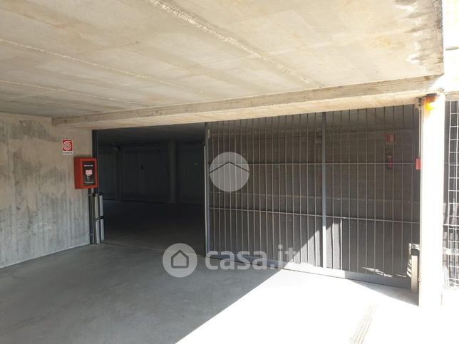 Garage/posto auto in residenziale in Via Lucio Fiorentini