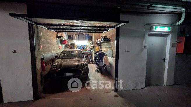 Garage/posto auto in residenziale in Via San Donato