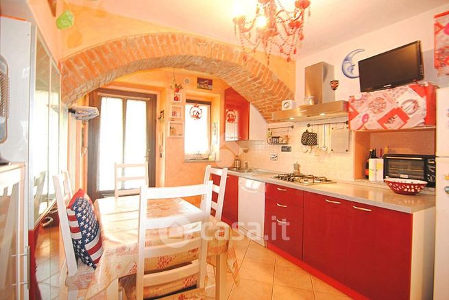 Casa bi/trifamiliare in residenziale in Via Roma 42