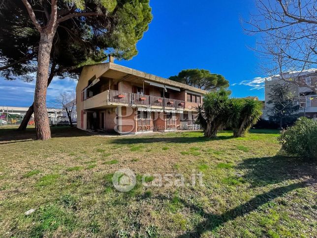 Villa in residenziale in Via Aurelia nord rugginosa