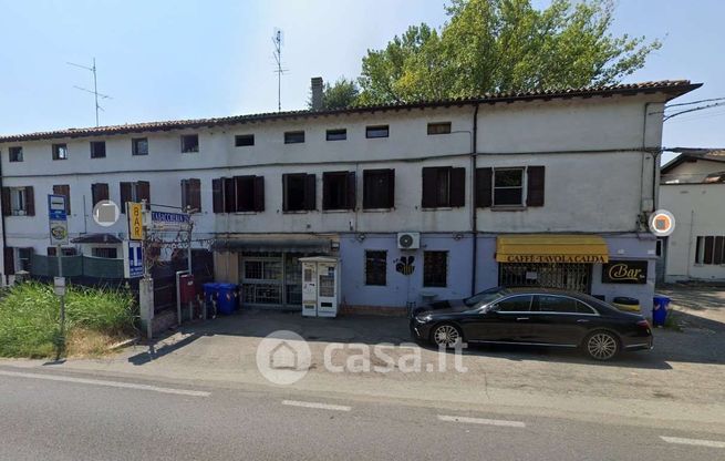 Attivitã /licenza (con o senza mura) in commerciale in SS413 86