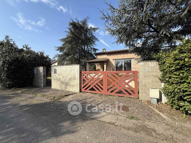 Casa bi/trifamiliare in residenziale in Strada Senza Nome