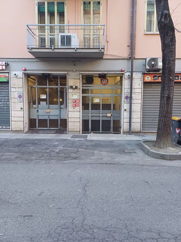 Garage/posto auto in residenziale in Via Vincenzo Bellini 28