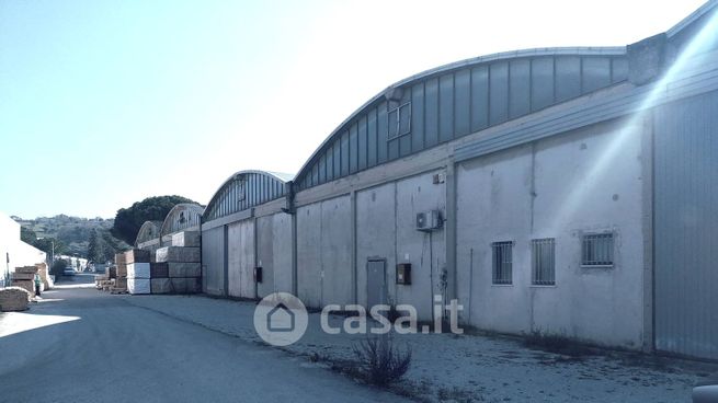 Capannone in commerciale in Via Casetti 34