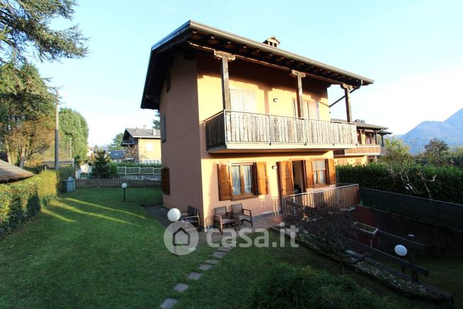 Appartamento in residenziale in Via Ombregno Bassa 321