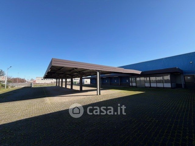 Capannone in commerciale in Via Minghetti