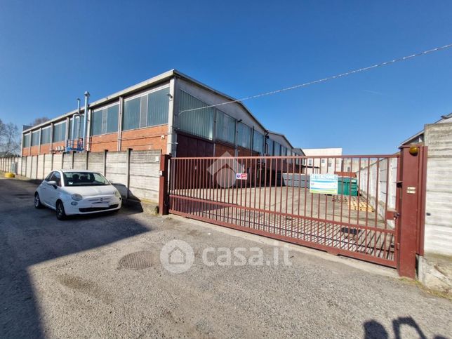 Capannone in commerciale in Via Asti 69