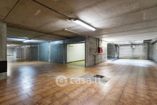 Box/posto auto in residenziale in Via Walter Tobagi 6
