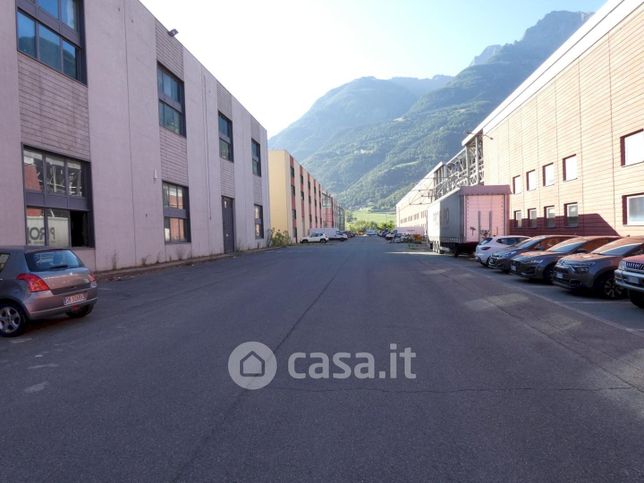 Capannone in commerciale in Via Lavoratori - Vittime del Col du Mont 50