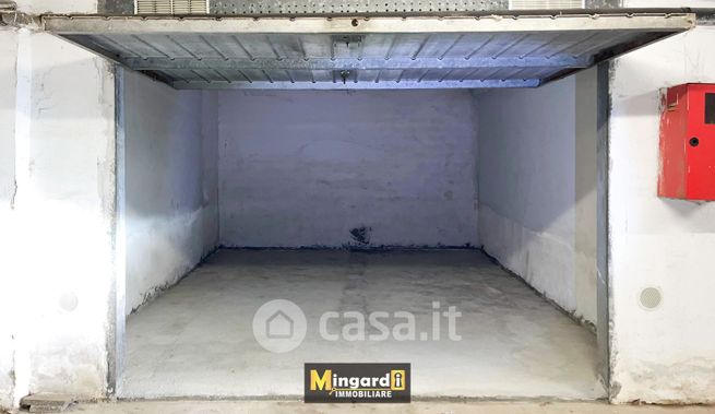 Box/posto auto in residenziale in Via Scipione Borghese 46