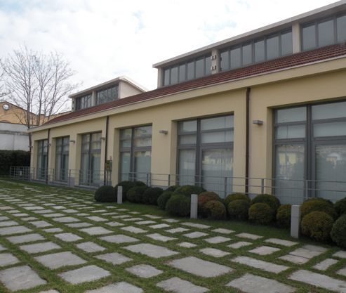 Ufficio in commerciale in Via Morimondo 26