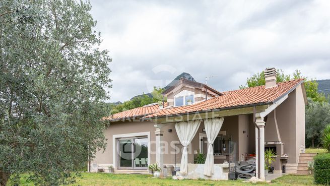 Villa in residenziale in 