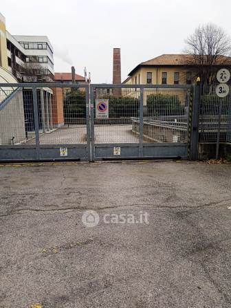 Box/posto auto in residenziale in Via Pasquale Fornari