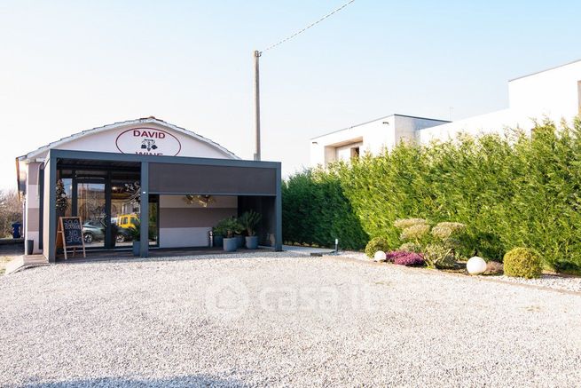 Capannone in commerciale in Via Commerciale 50