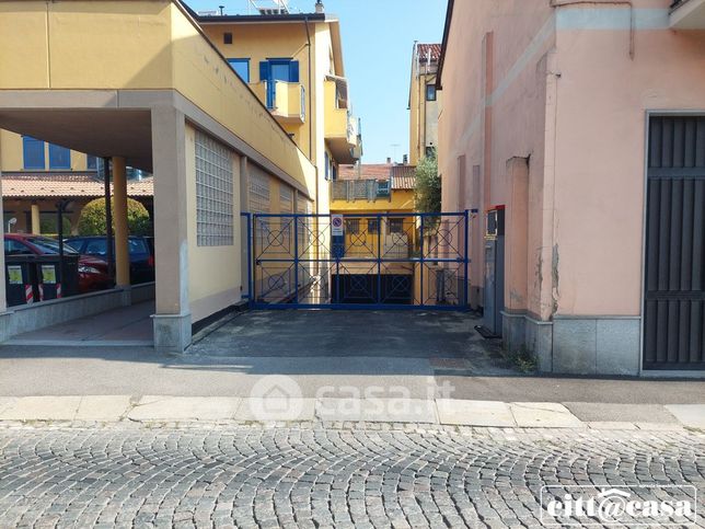 Box/posto auto in residenziale in Via Demetrio Cosola 44