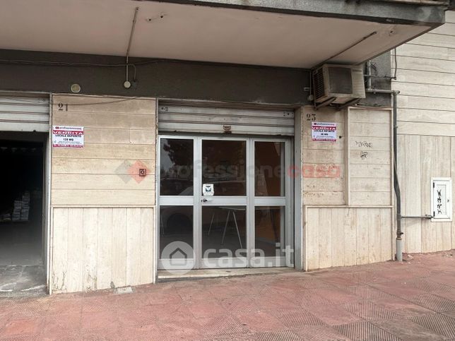 Ufficio in commerciale in Via A. de Gasperi 23