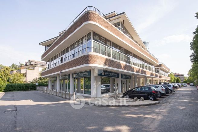 Ufficio in commerciale in Via IV Novembre 11