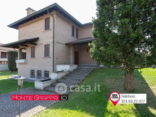 Villa in residenziale in Via Monte Grappa 10