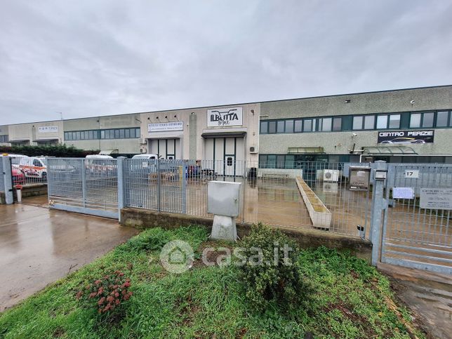 Capannone in commerciale in Via Giuseppe Saragat