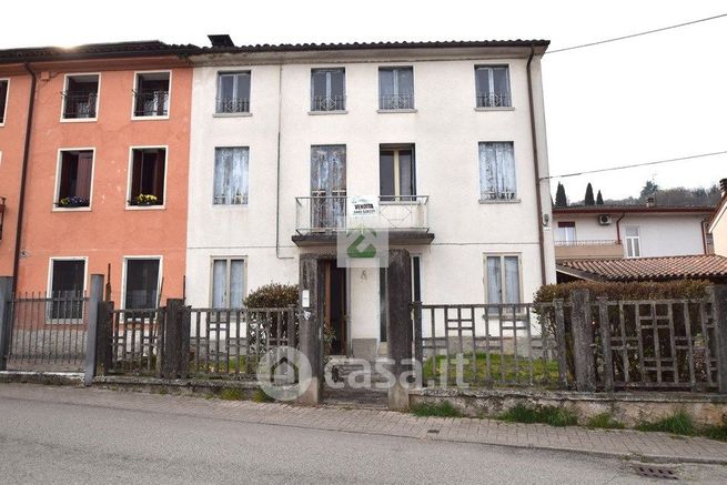 Villetta a schiera in residenziale in Via Rio 10