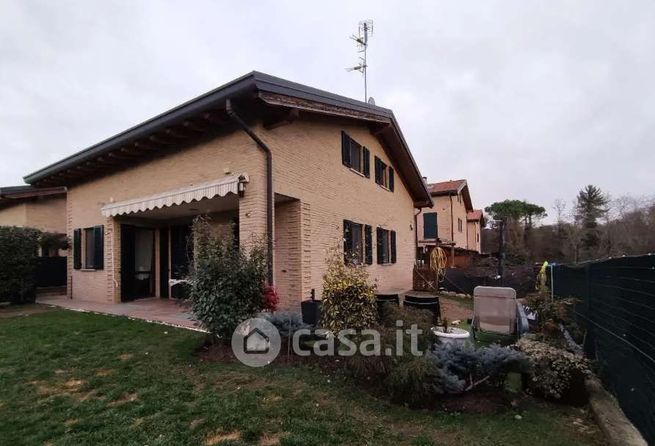 Casa bi/trifamiliare in residenziale in Via San Martino 21