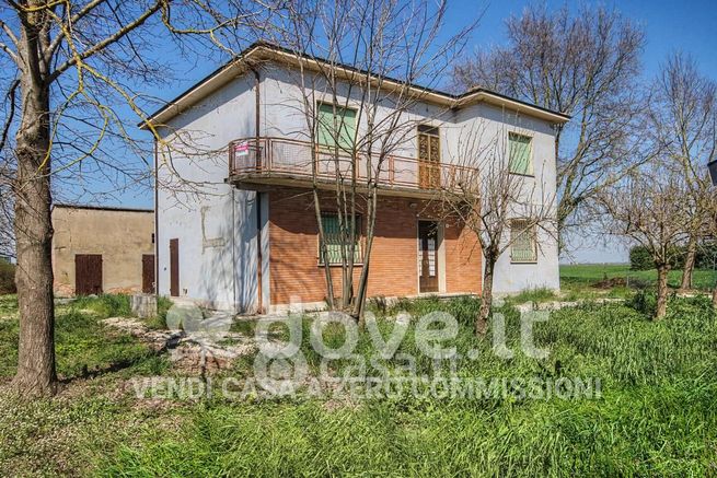 Casa indipendente in residenziale in Via dei Prati 11