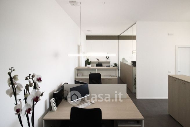 Ufficio in commerciale in Piazzetta Del Donatore