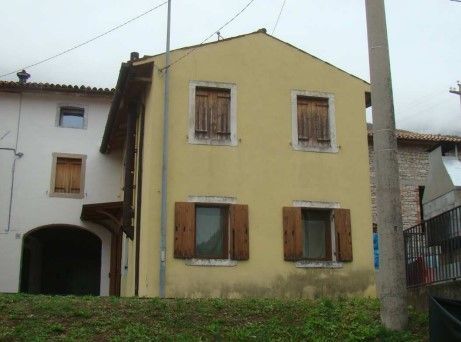 Villetta a schiera in residenziale in Via Francesco Baracca 37