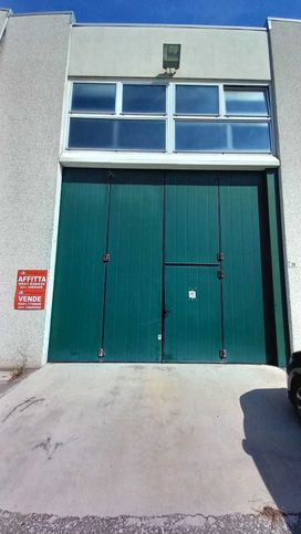 Capannone in commerciale in Via Vincenzo Bellini 20