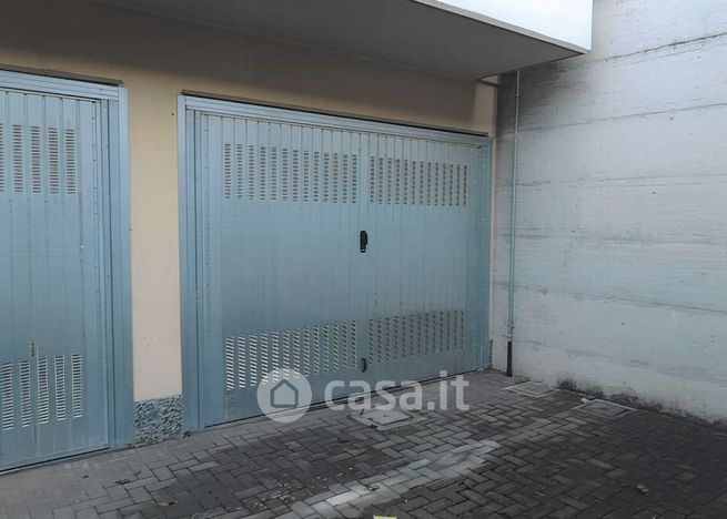 Box/posto auto in residenziale in Viale Carlo Albino 2